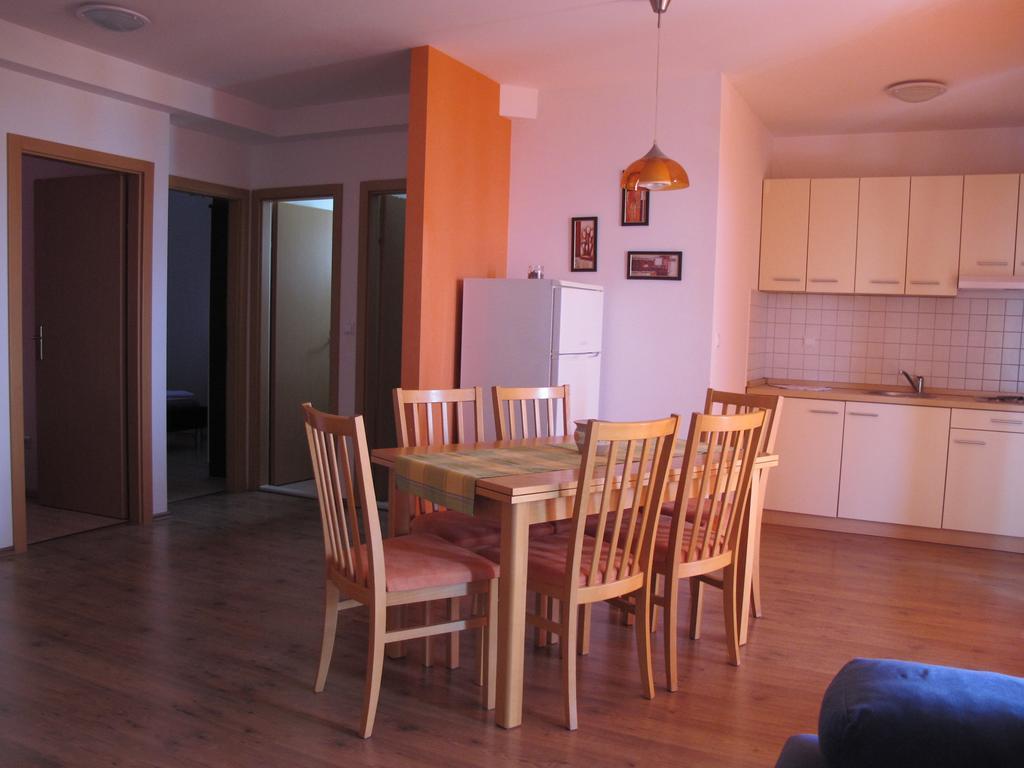 Apartment Bozan Omiš Habitación foto