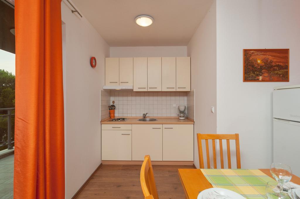 Apartment Bozan Omiš Exterior foto