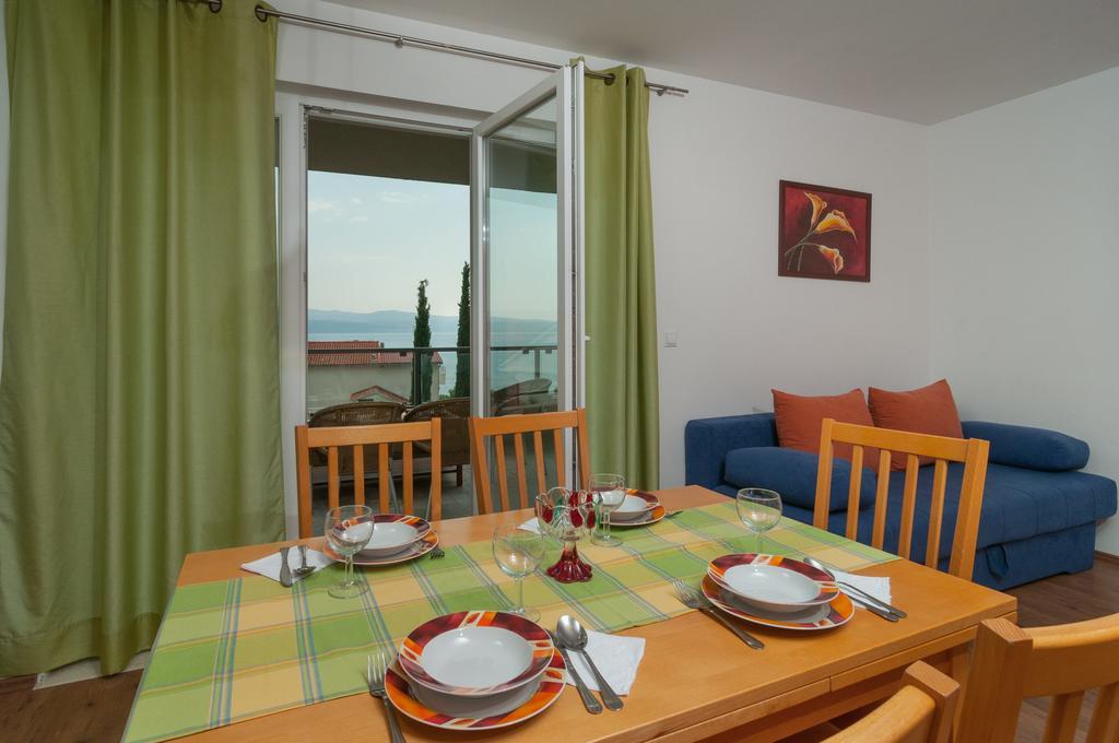Apartment Bozan Omiš Exterior foto